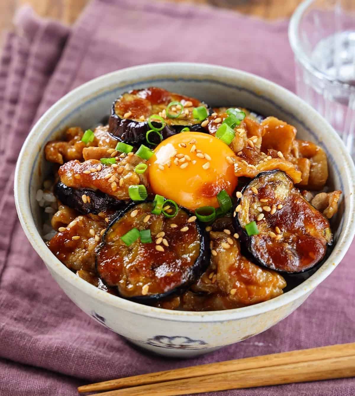 「焼肉のたれ」余ってない?味付け簡単「どんぶり」レシピ