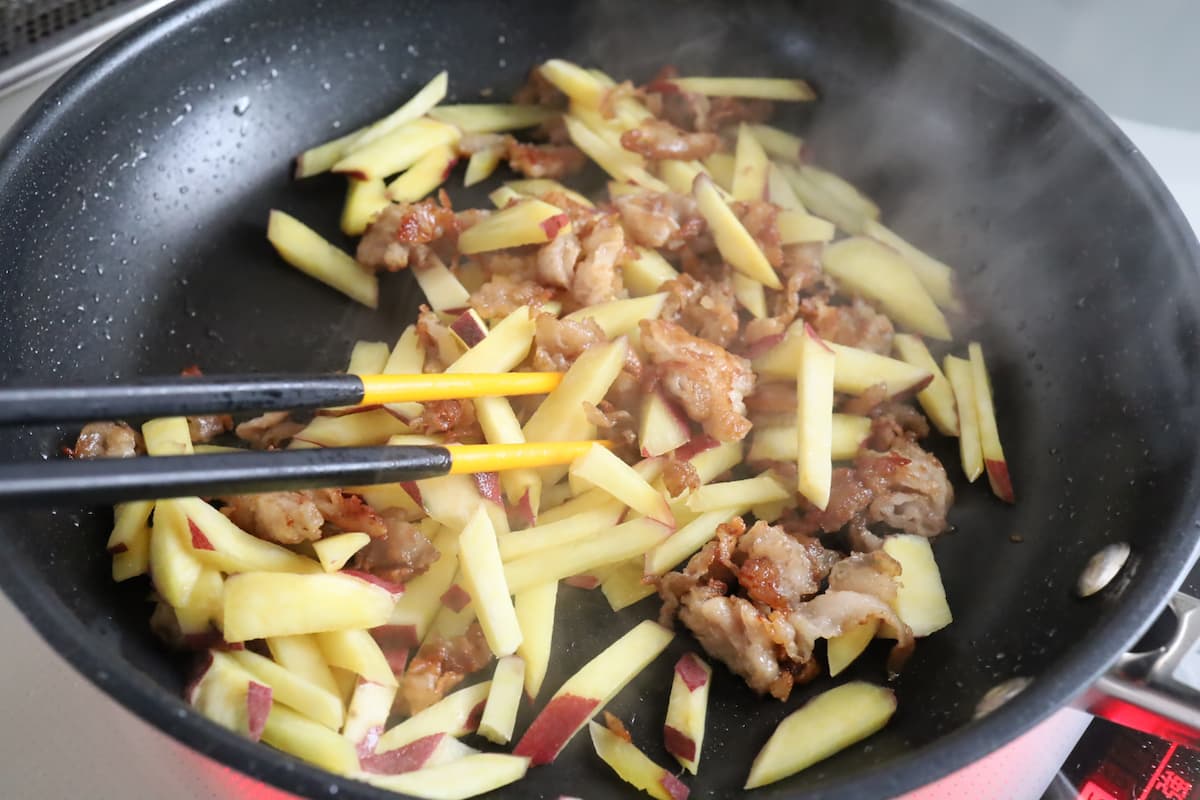 さつまいもと豚肉のシンプル炒め
