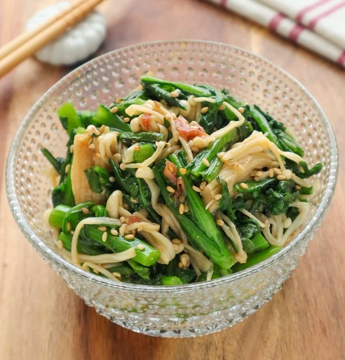 冬に食べたい♪ほろ苦さがおいしい「春菊×えのき」レシピ4選