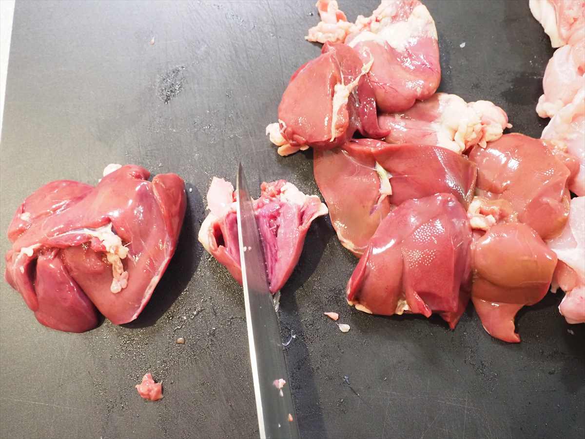 鶏もも肉と鶏レバーのコチュジャン漬け焼き