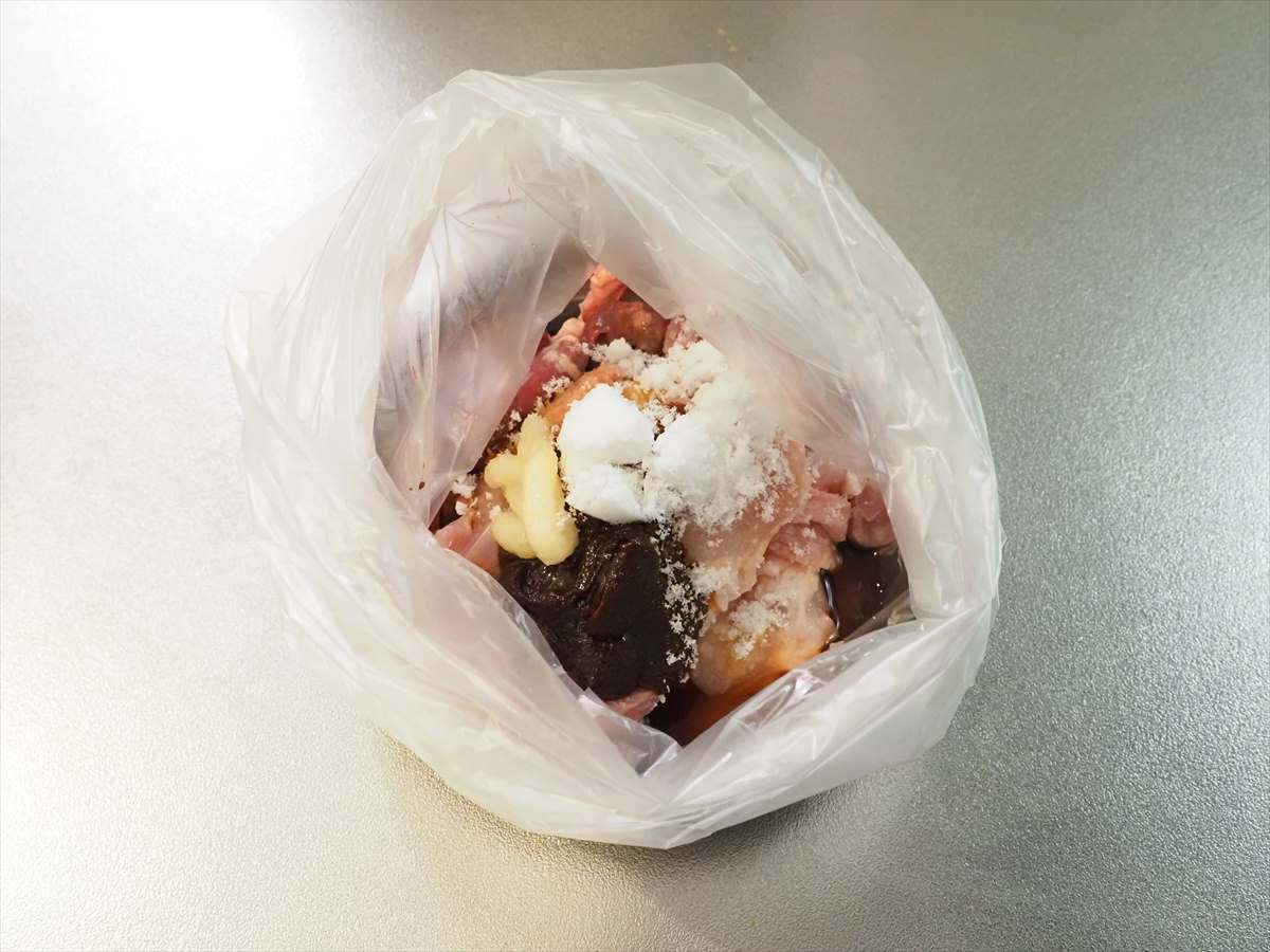 鶏もも肉と鶏レバーのコチュジャン漬け焼き