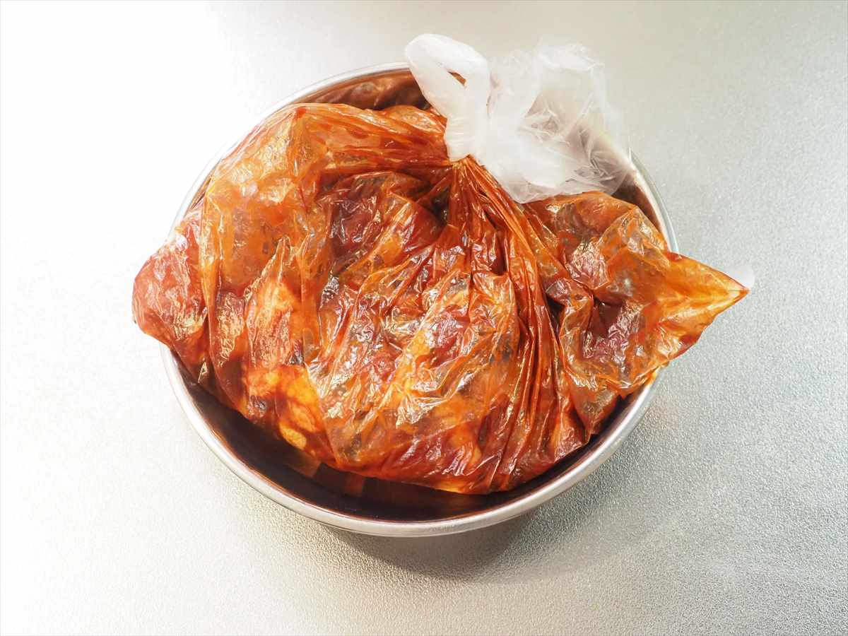鶏もも肉と鶏レバーのコチュジャン漬け焼き
