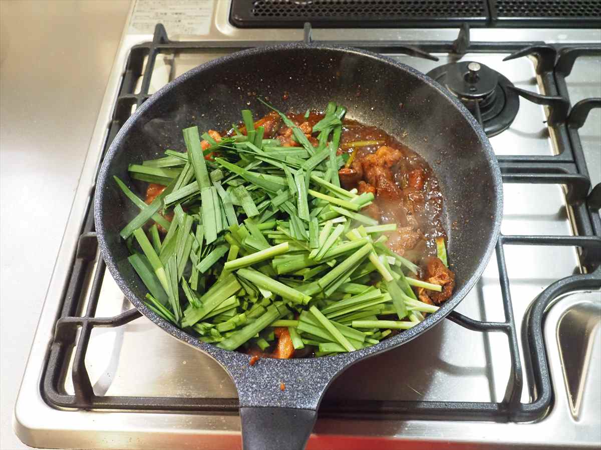 鶏もも肉と鶏レバーのコチュジャン漬け焼き