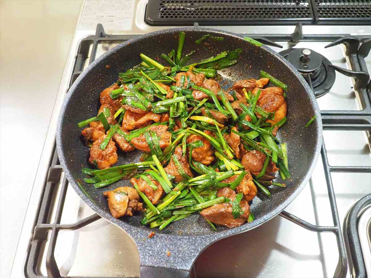 鶏もも肉と鶏レバーのコチュジャン漬け焼き