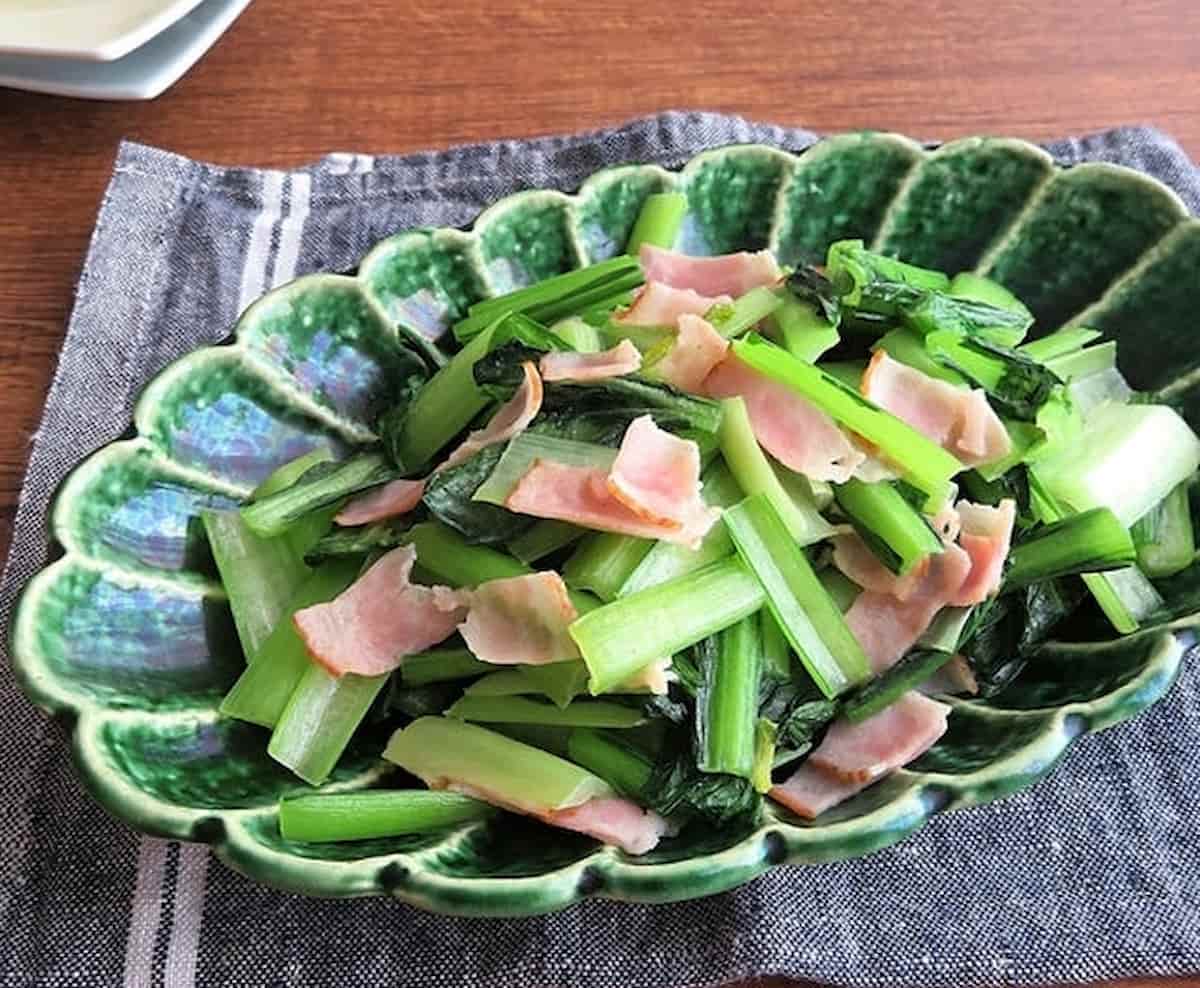 忙しい日に!「小松菜とベーコン」のさっぱり炒め