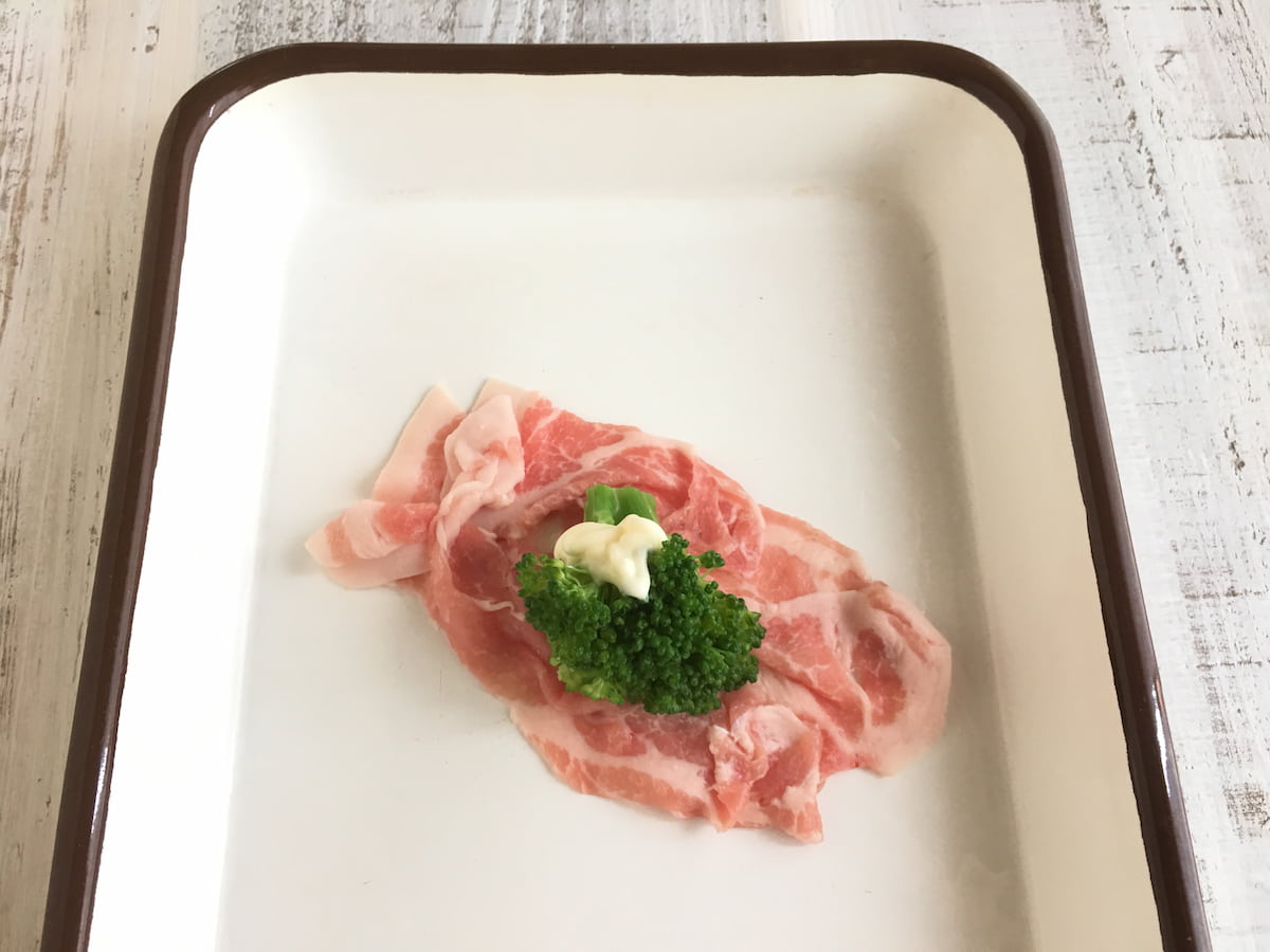 松本ゆうみ（ゆーママ）さんの「まるっとブロッコリーのポークボウル」 工程2