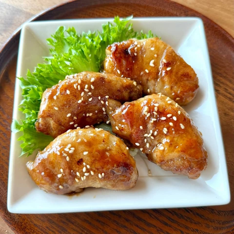 とろける新玉ねぎに癒される！「新玉ねぎのバターポン酢肉巻き」