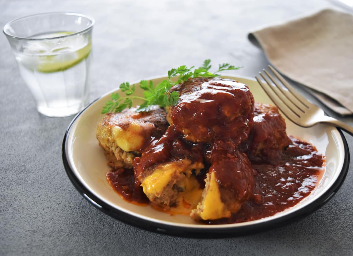 パン粉＆牛乳不要！「チーズinきのこカレーハンバーグ」レシピ