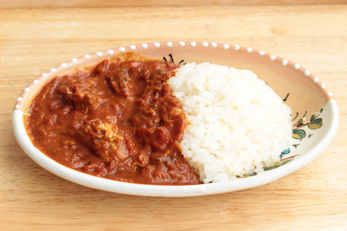 【レンジだけ】でこのコク！「さばの無水トマトカレー」簡単レシピ