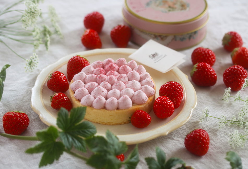 幸せの缶ケーキ（あまおう苺のベリーチーズケーキタルト）