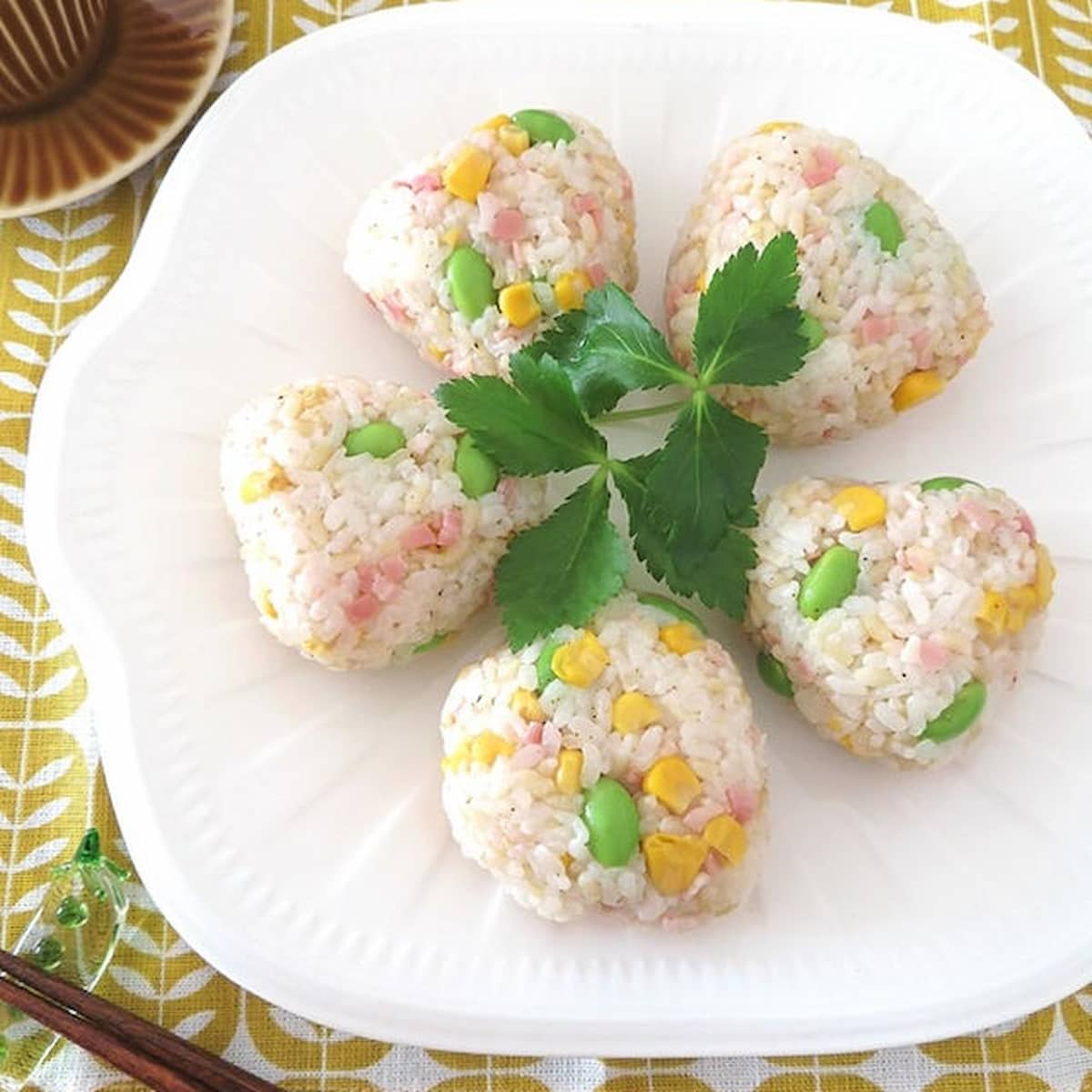 行楽シーズンにおすすめ！春に食べたい「カラフルおにぎり」