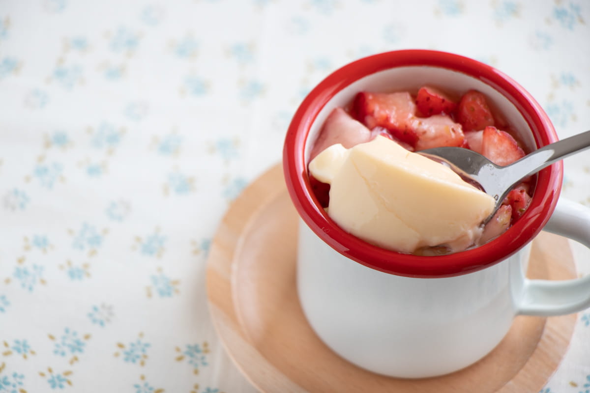 圧力鍋で簡単!フレッシュいちごソースで絶品「とろけるプリン」の作り方