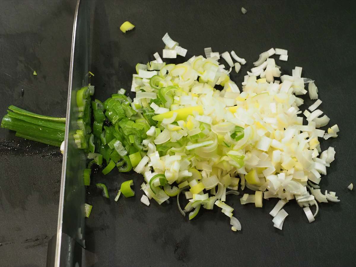 皮パリパリ鶏もも肉のねぎ塩焼き