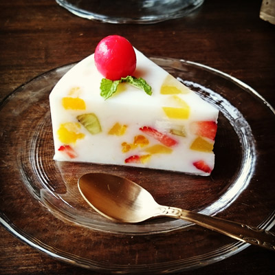 豪華版果物いっぱいミルク寒天♪