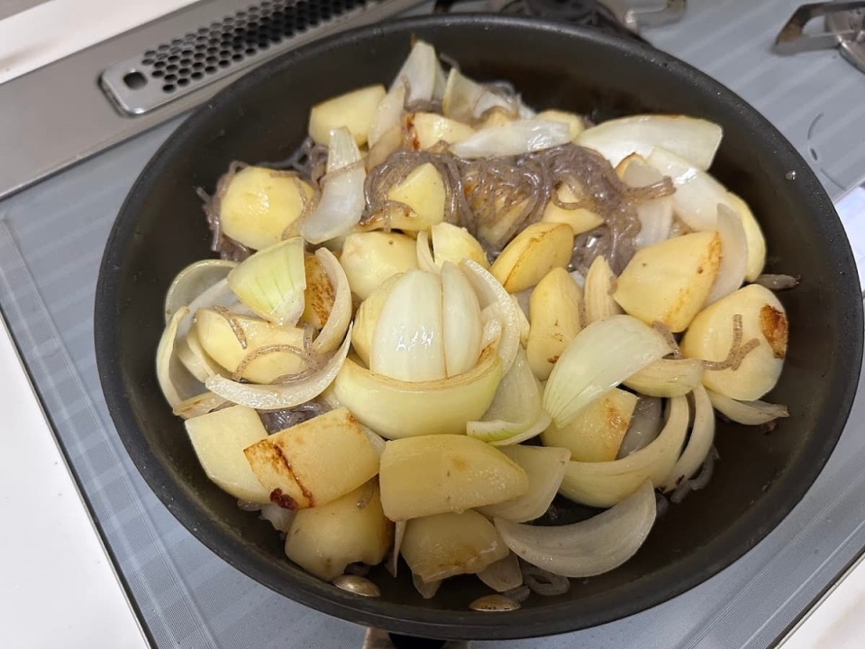糸こんにゃくも入れる