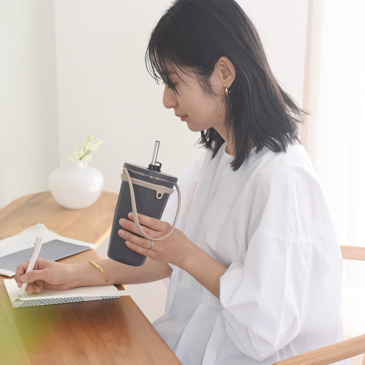 tote ストロー付 保冷タンブラー 蓋付 専用シリコンホルダー付き 570ml／トート