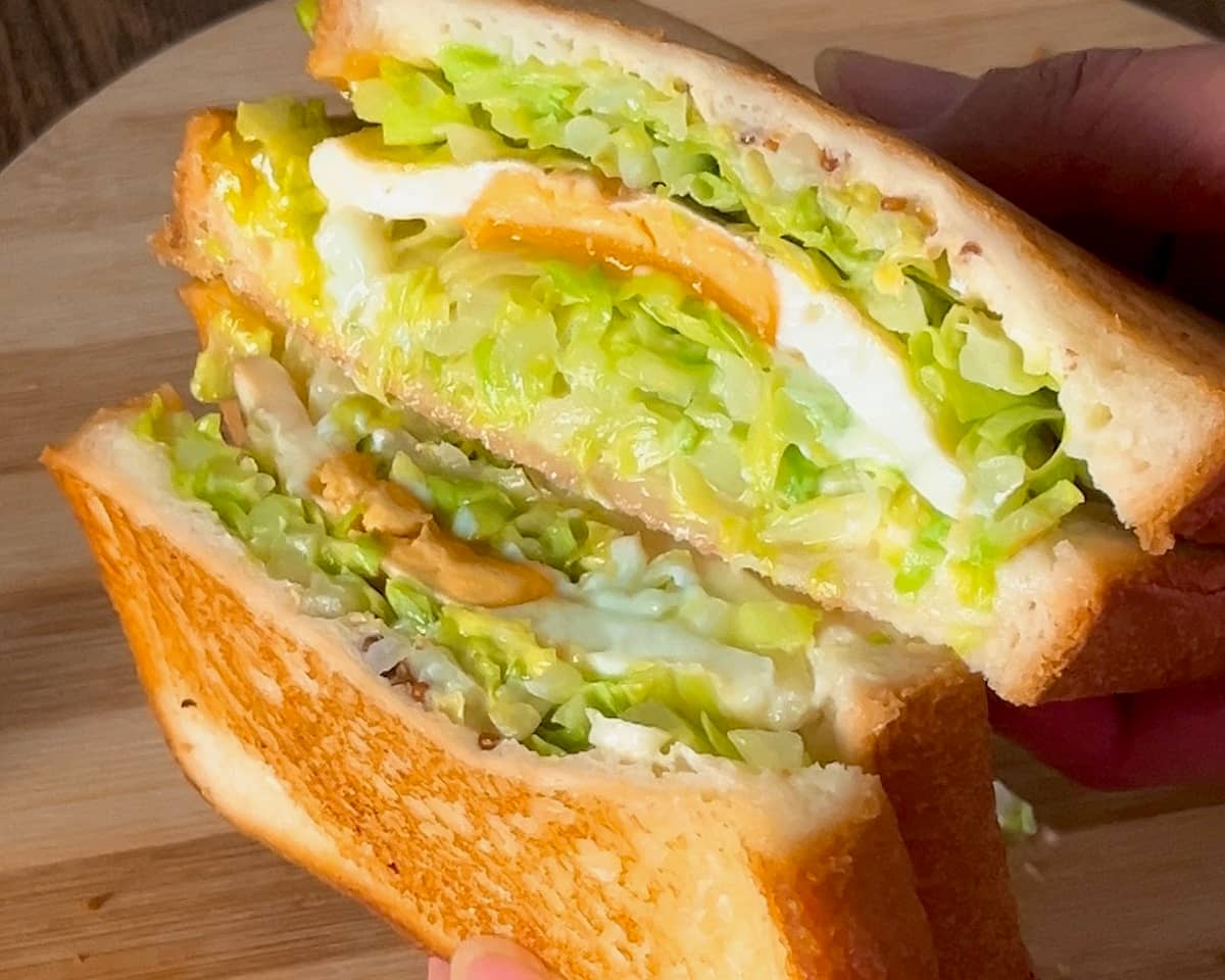フライパンで簡単！食べ応えばっちりな「キャベツと卵のホットサンド」の作り方