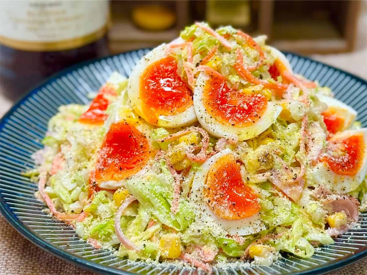 抱えて食べたい！「キャベツ×ゆで卵」のお手軽サラダ