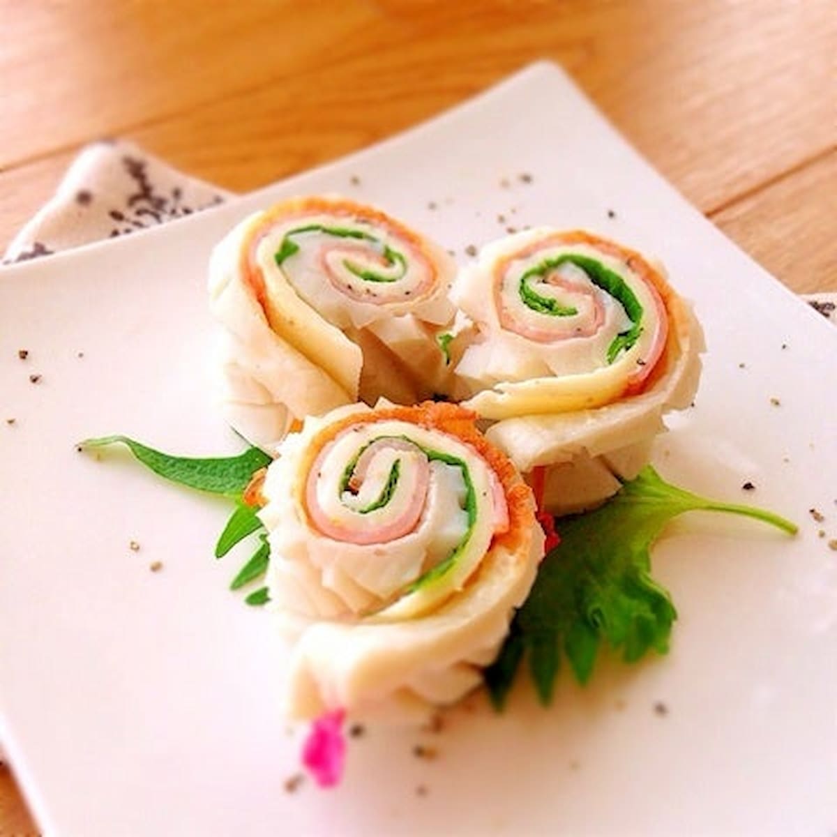 お弁当の隙間埋めに！パパッと簡単「ちくわのくるくる巻き」の作り方