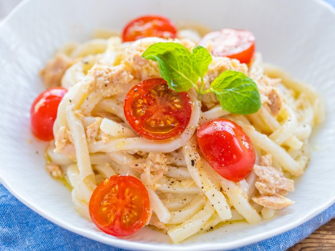 意外な組み合わせ！オリーブオイルが決め手の「冷凍うどん」レシピ