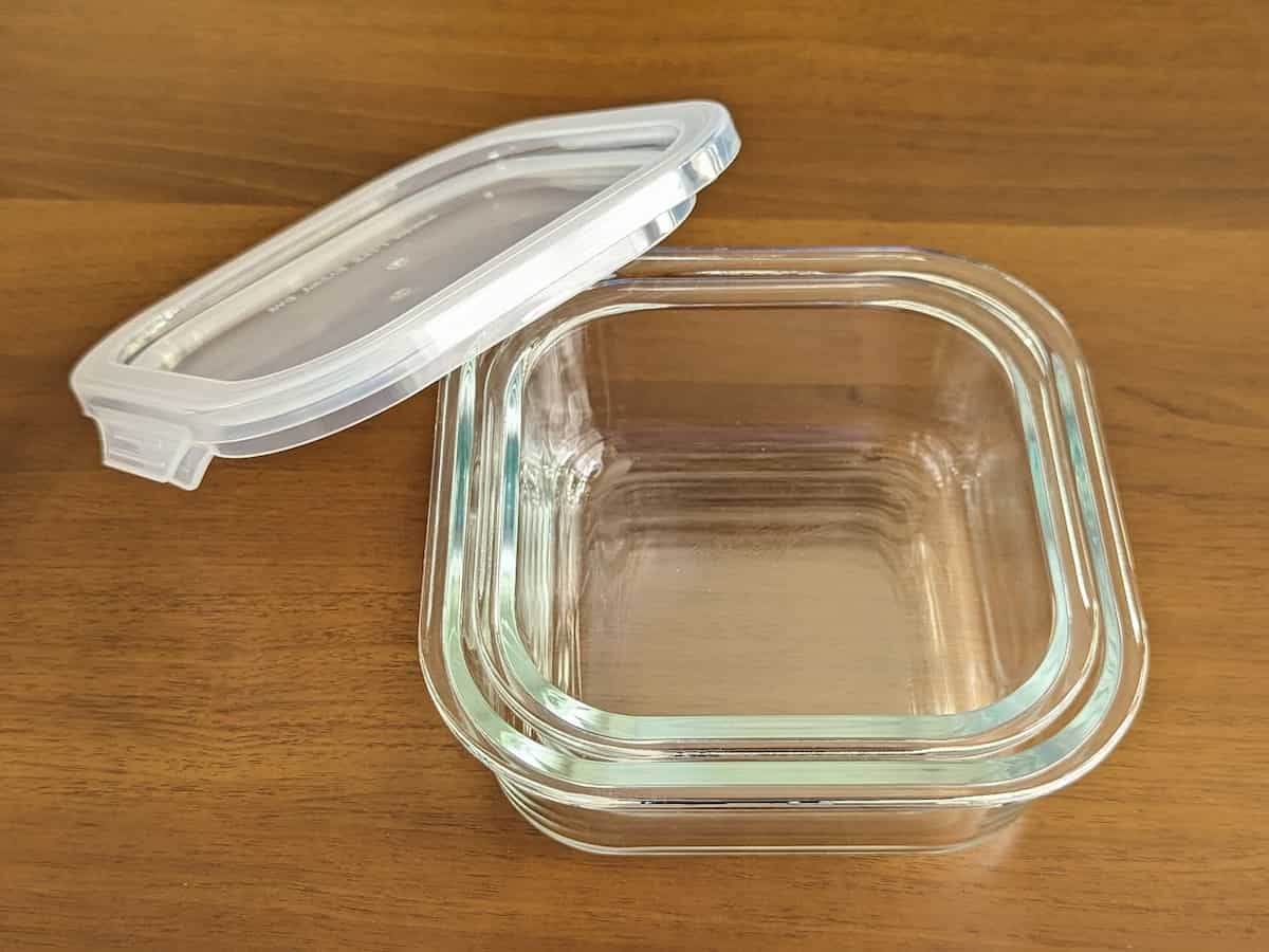 耐熱ガラス食器(正方形)サイズ違いの収納
