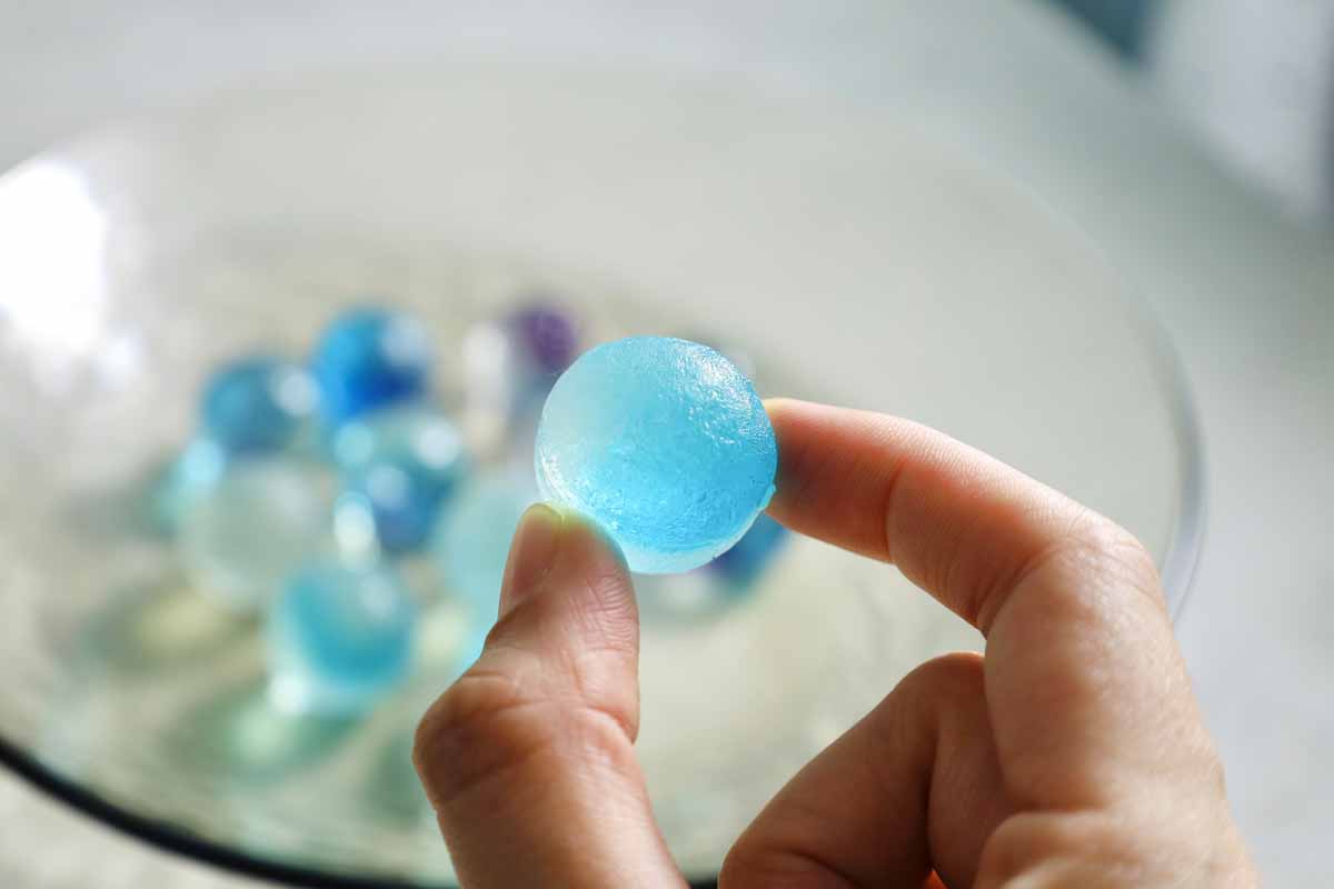 「まるでビー玉のような琥珀糖」