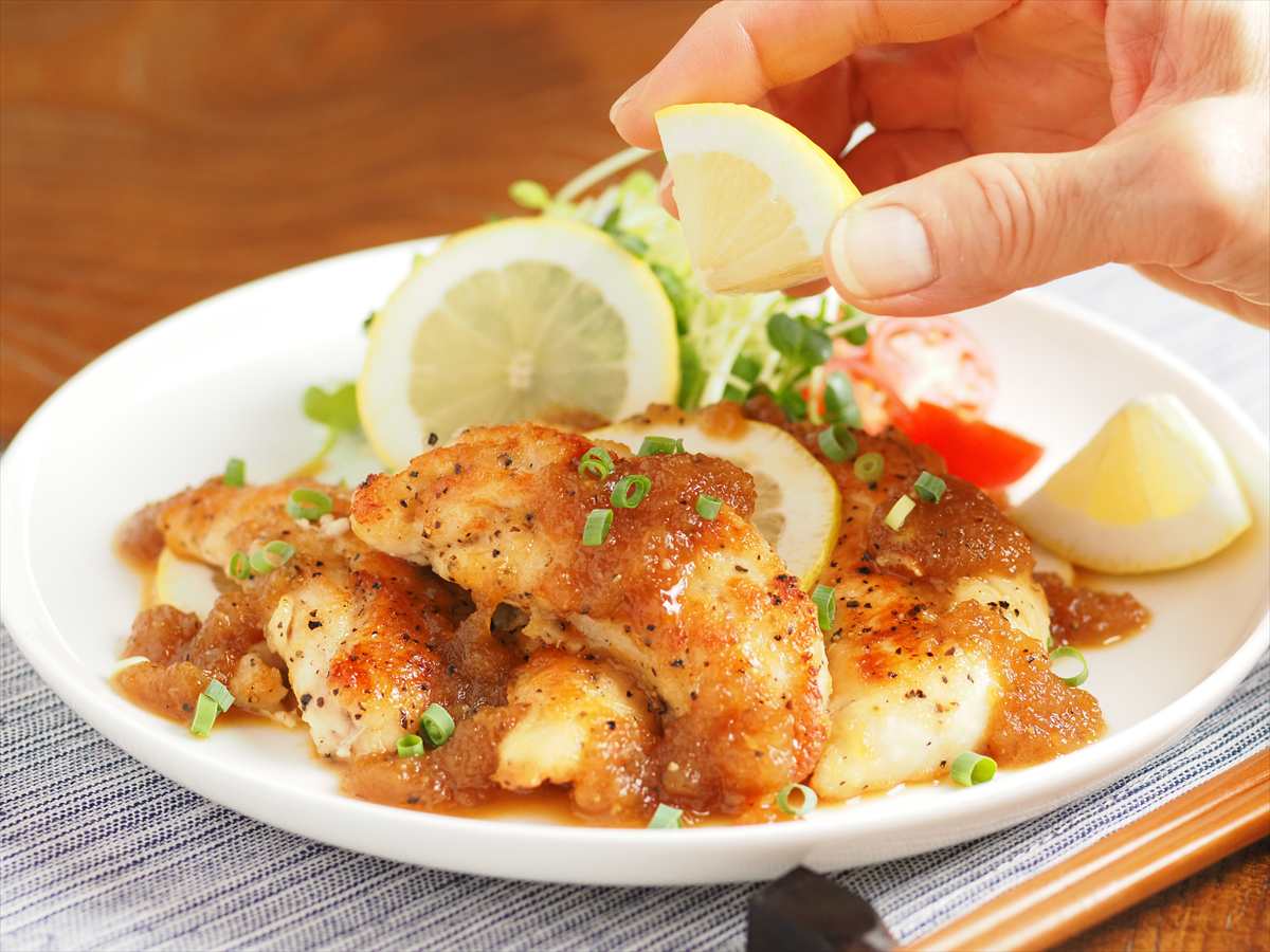 蒸し暑い日に◎さっぱり高たんぱくな「ささみのレモンステーキ」レシピ