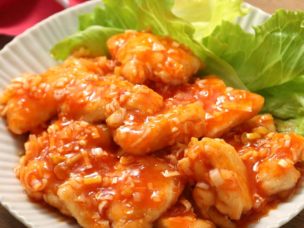 まるでエビチリ！SNSで大人気の「節約やわらか鶏チリ」の作り方