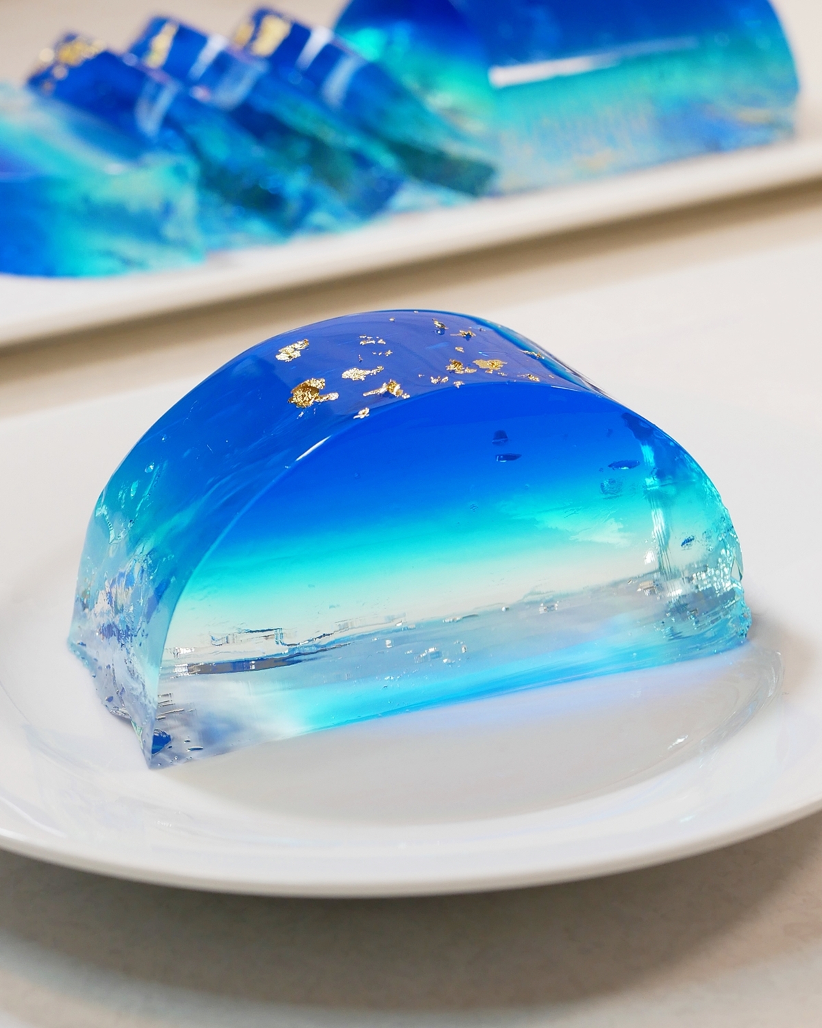 青い海のような見た目にうっとり♪じつは簡単!「ブルーハワイゼリー」の作り方