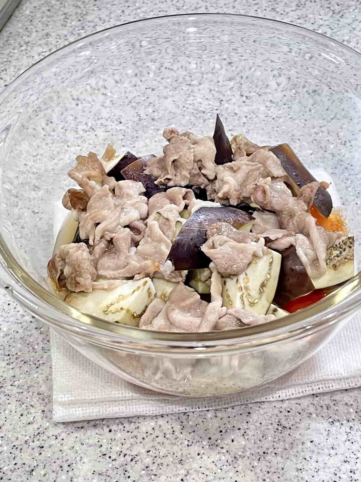 「なすとトマトの豚肉蒸し」レシピ
