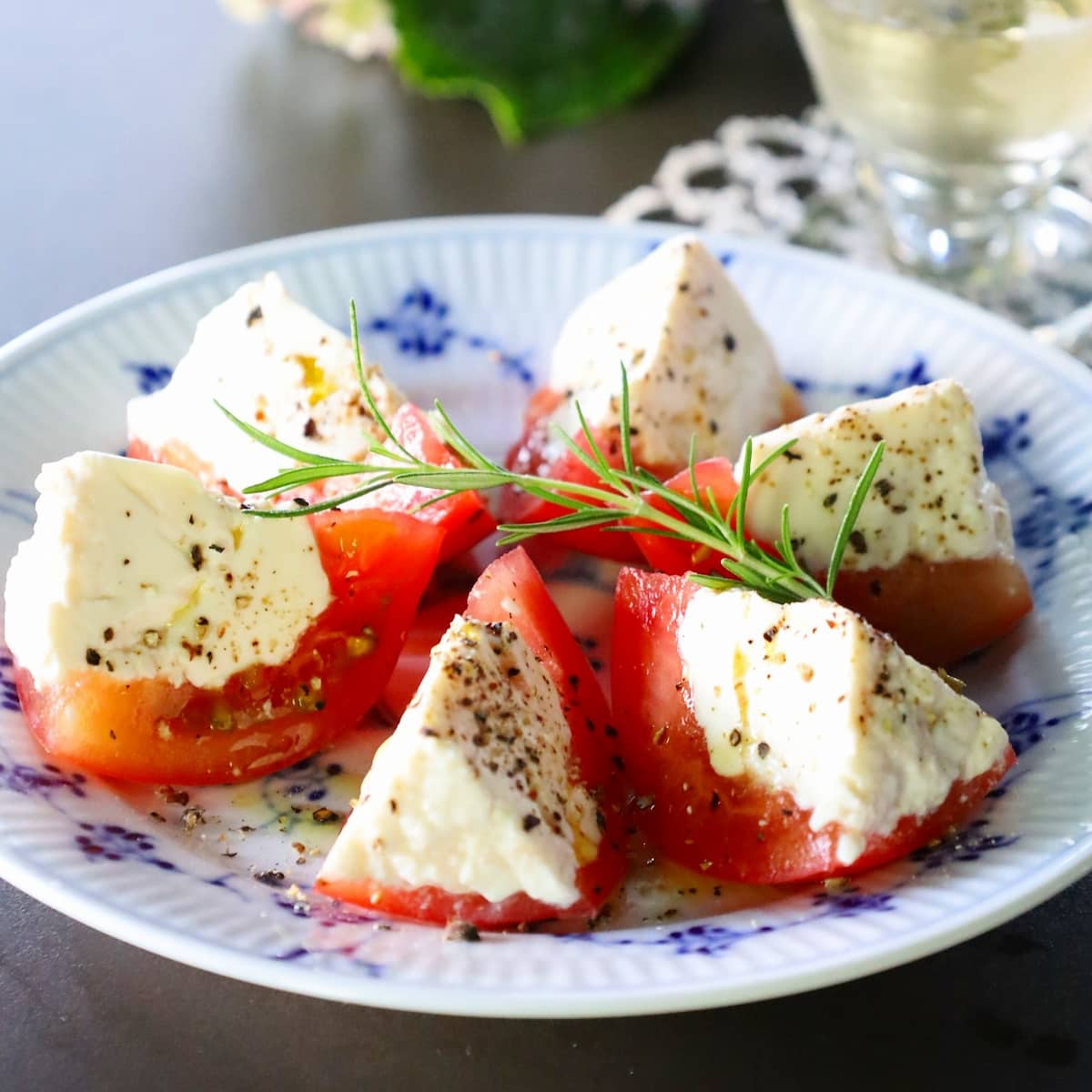 まるでカプレーゼ ?  おしゃれな「塩豆腐トマト」の簡単レシピ