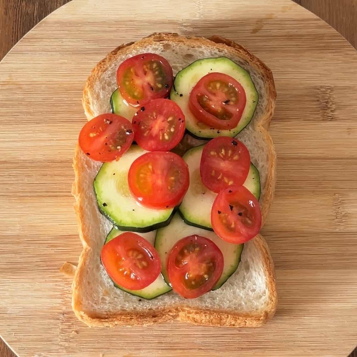 夏野菜BBQトースト　レモンペッパー
