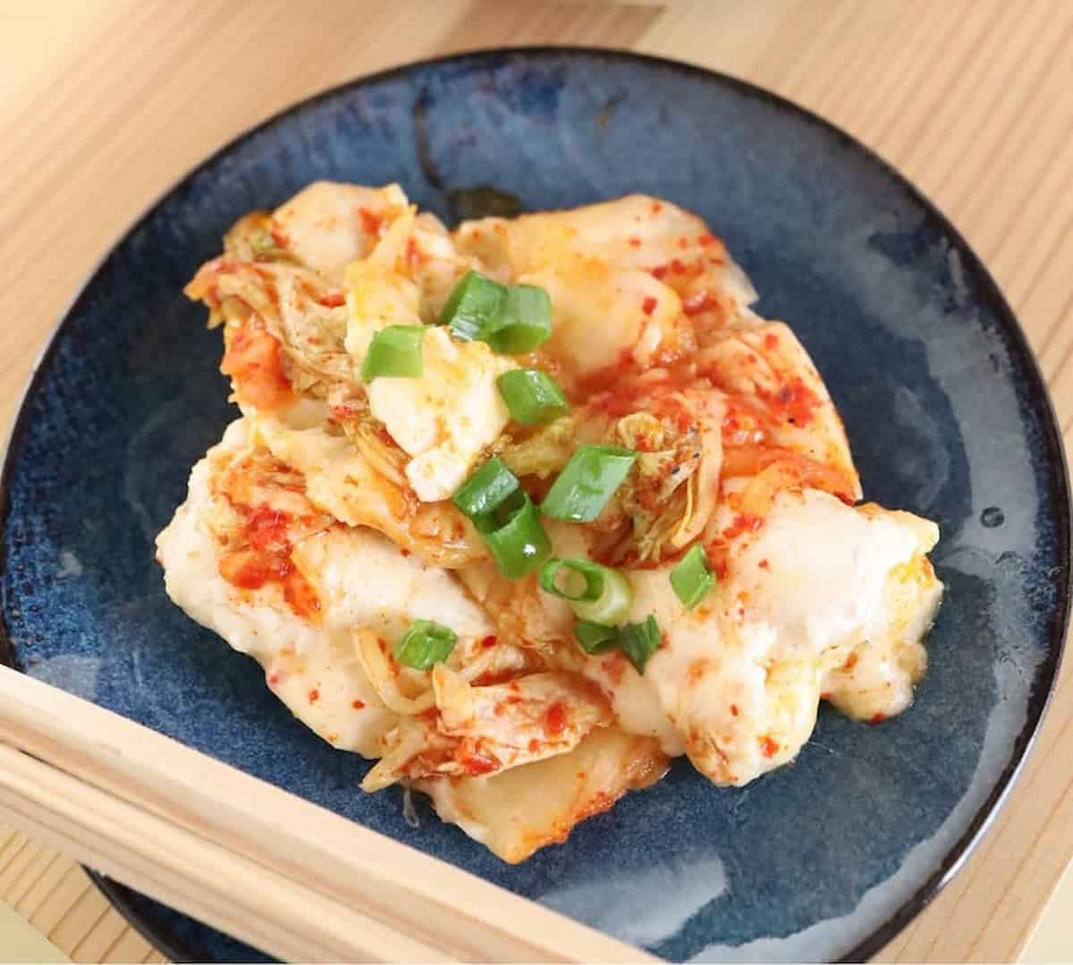 鶏肉とキムチのチーズ蒸し