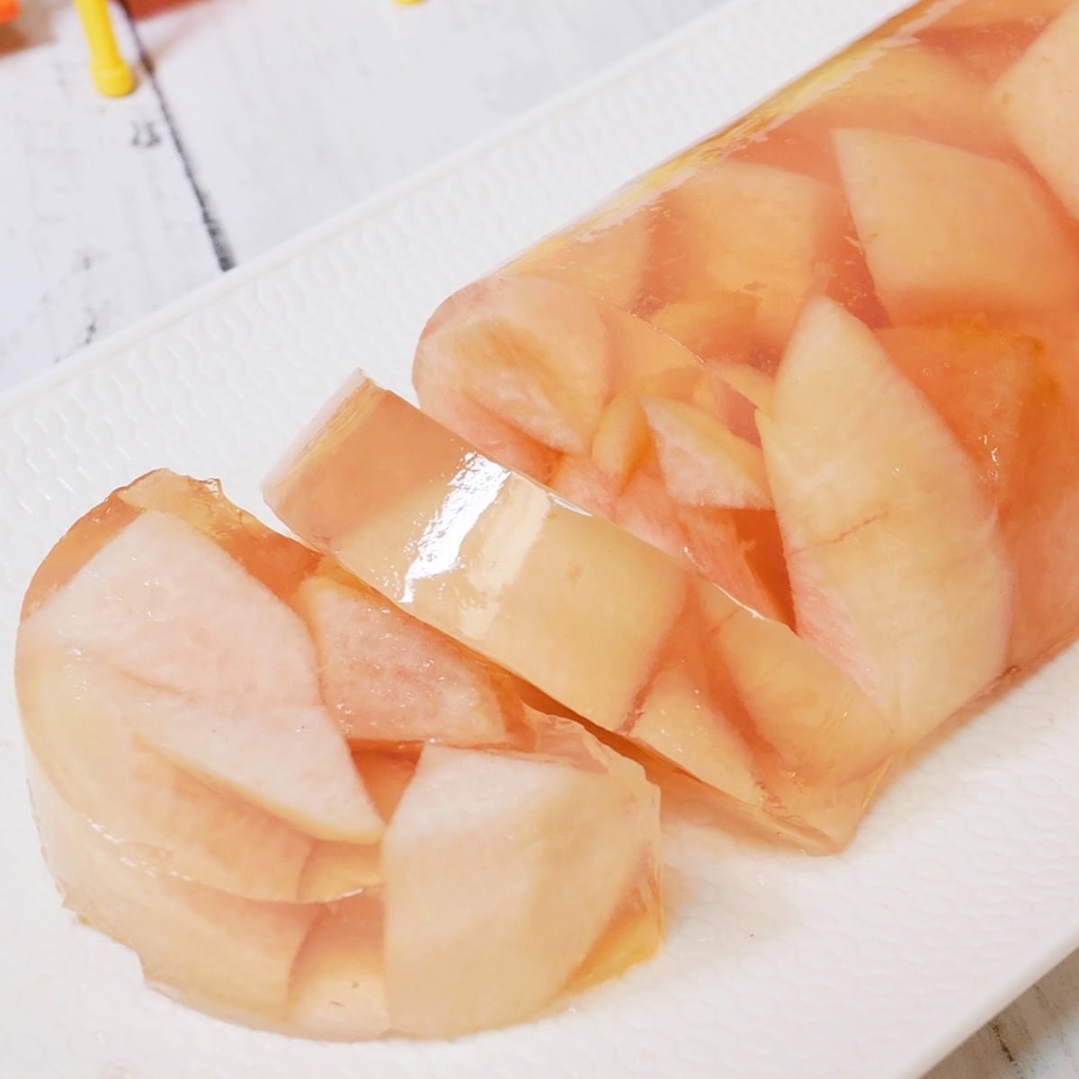 桃が大好きな人に送る!ゼラチンで簡単「やさしい甘さの桃ゼリー」レシピ