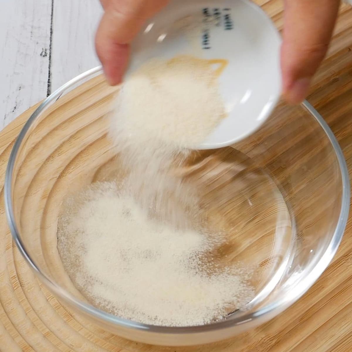 「やさしい甘さの桃ゼリー」レシピ