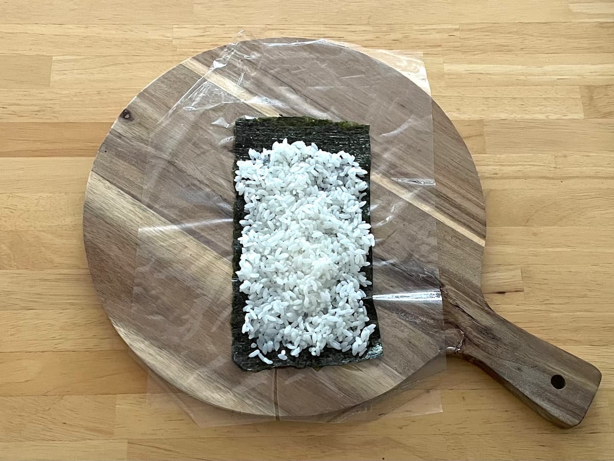 ラップで巻けちゃう!「韓国風海苔巻き」の作り方