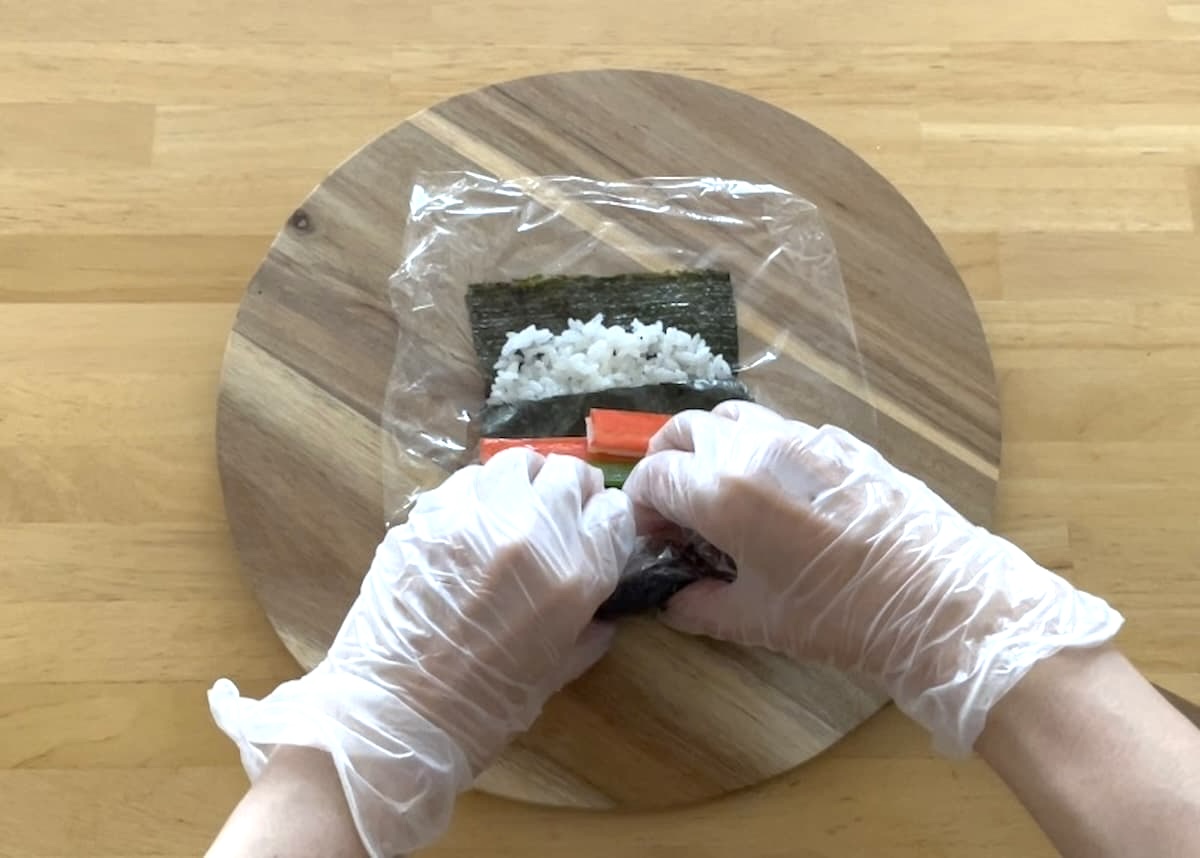 ラップで巻けちゃう!「韓国風海苔巻き」の作り方