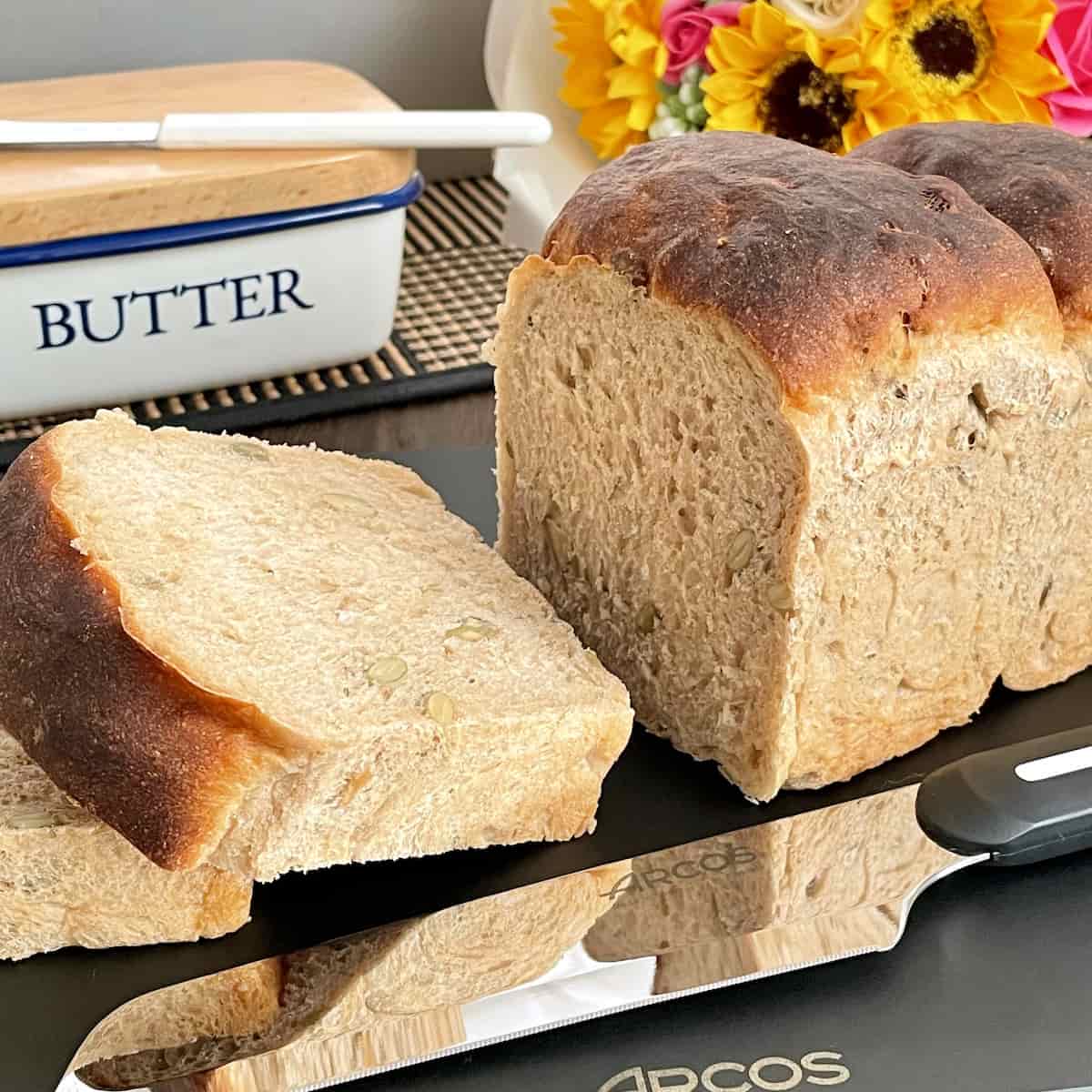 香ばしくてヘルシー♪ホームベーカリーで簡単「全粒粉食パン」レシピ
