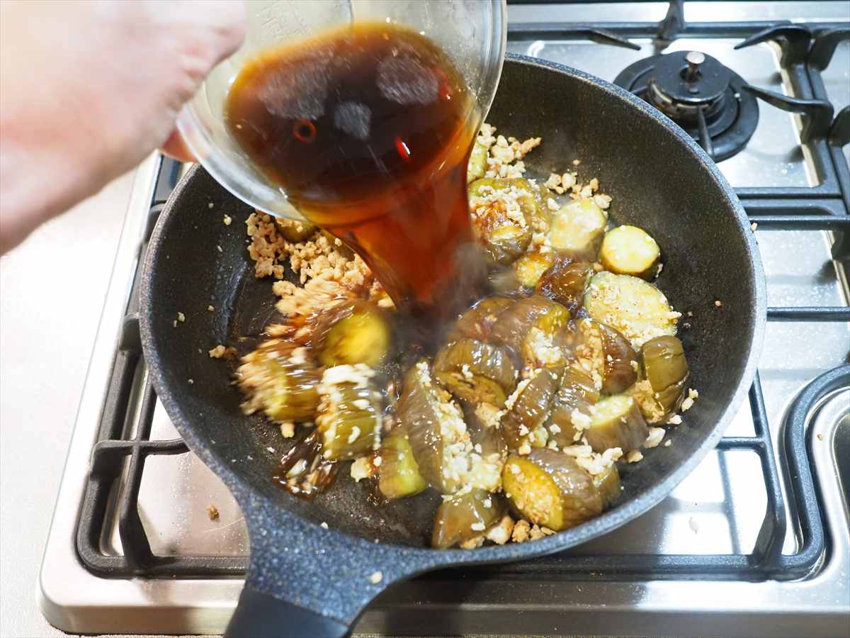 なすと鶏そぼろの甘辛炒め