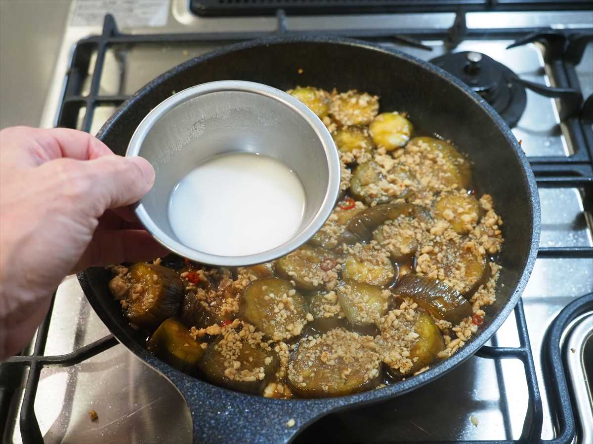 なすと鶏そぼろの甘辛炒め
