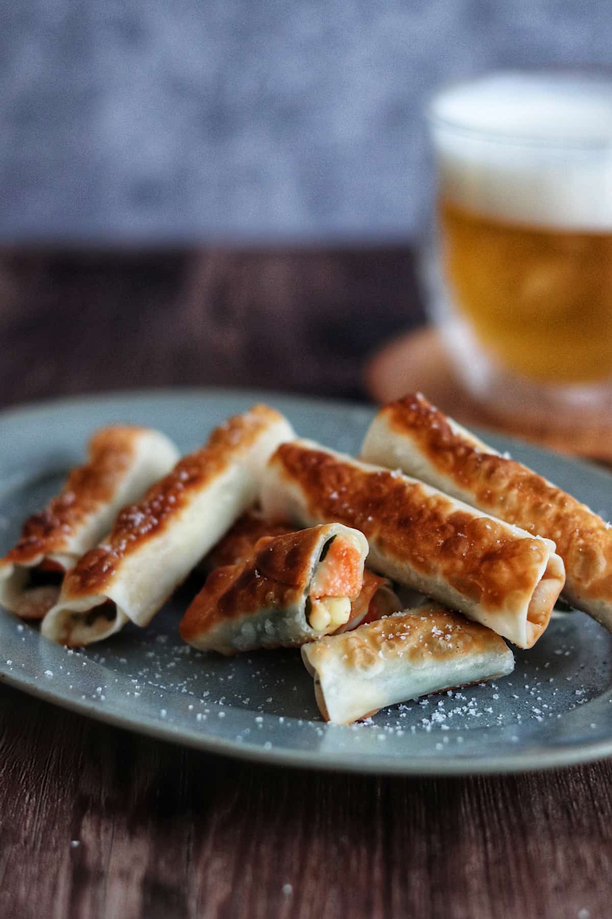 餃子の皮をくるくる巻くだけ！「明太しそチーズ巻き」が止まらないおいしさ！