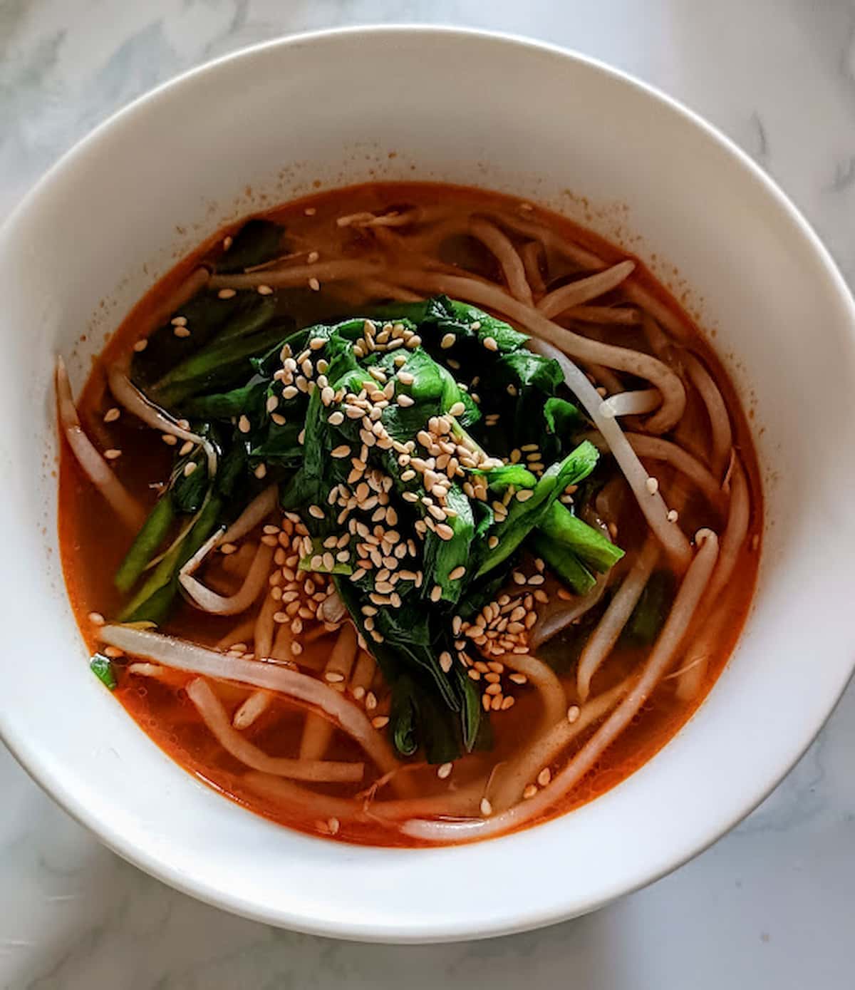 ゆで時間たった2分！無印良品「盛岡温麺ユッケジャンスープ」がもっちり旨辛♪【新商品】