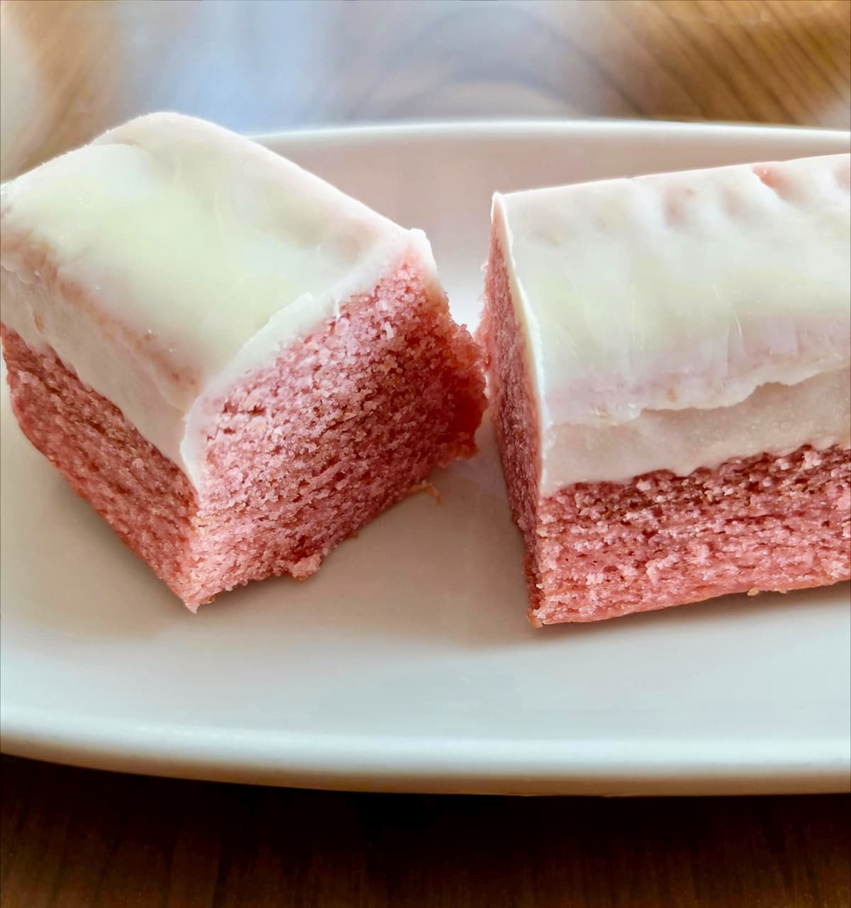ビジュアルも最強!無印「不揃いバウムホワイトチョコがけいちごバウム」がおいしい♪
