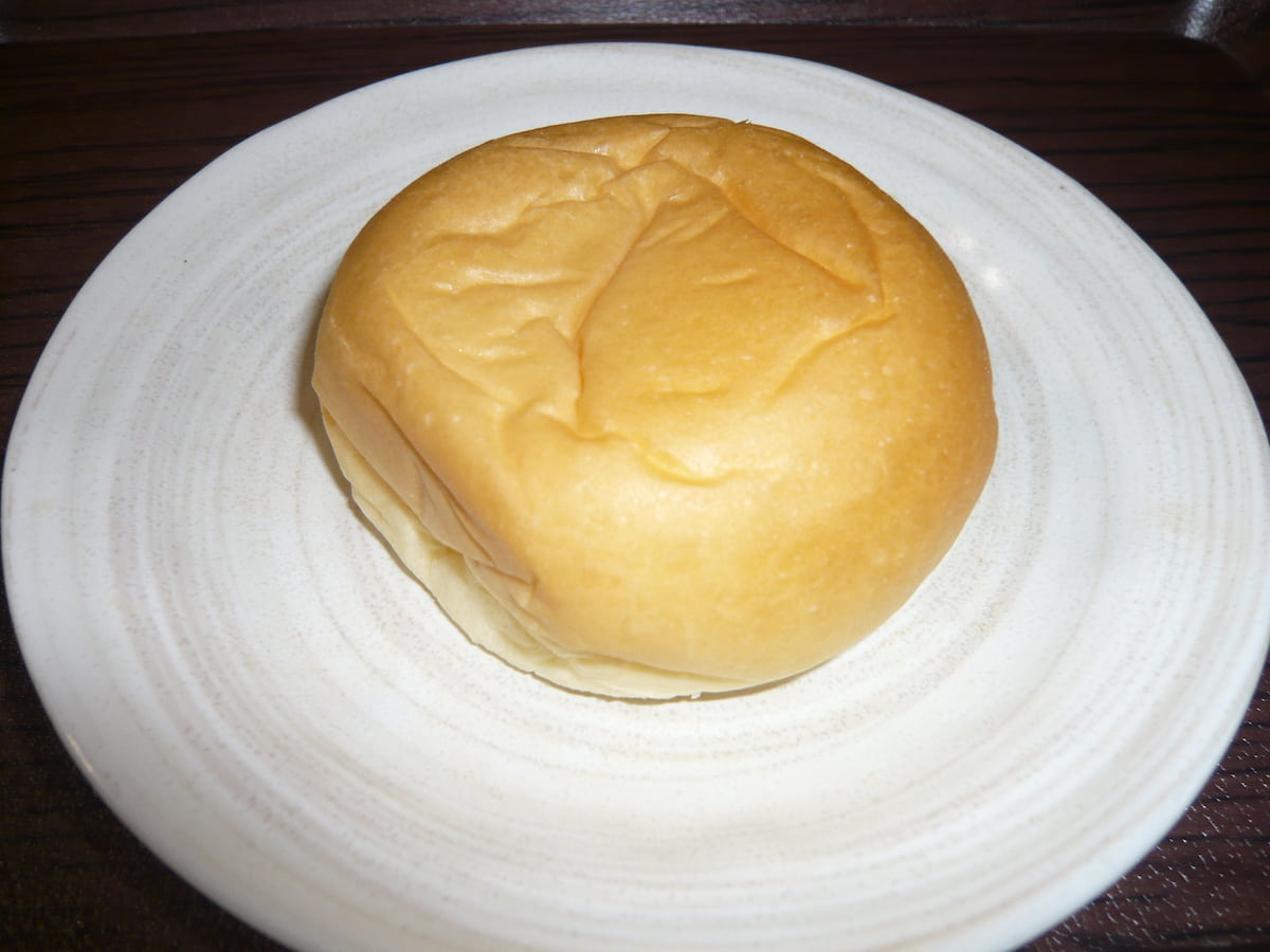 冷やして食べるとろけるくりーむパン ミルクティー