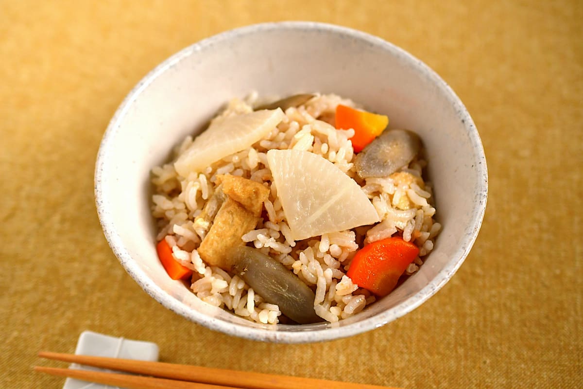 冷凍根菜ミックスを使った炊き込みご飯