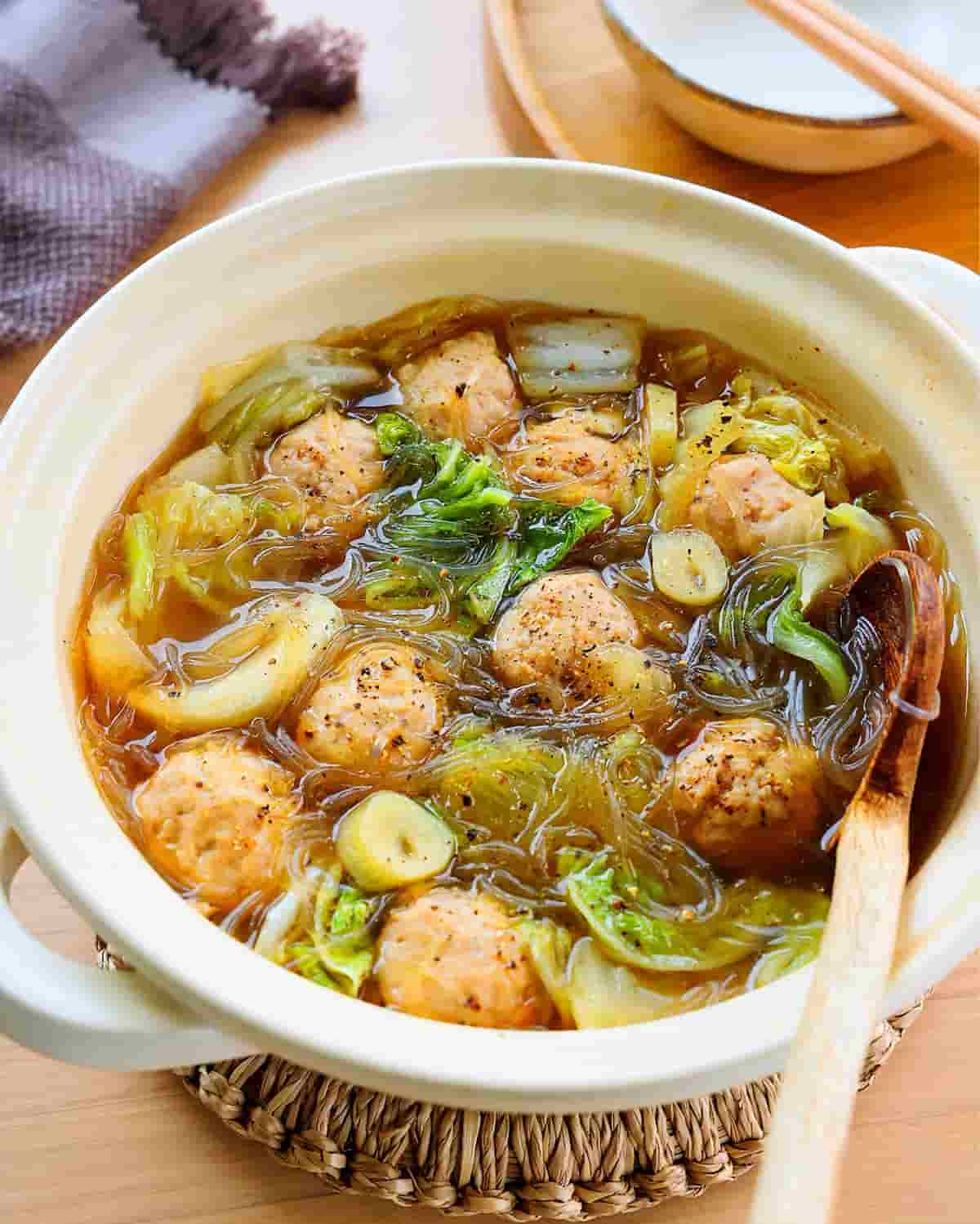 野菜も肉もたっぷり食べられる♪Mizukiさんの「白菜鍋」レシピ