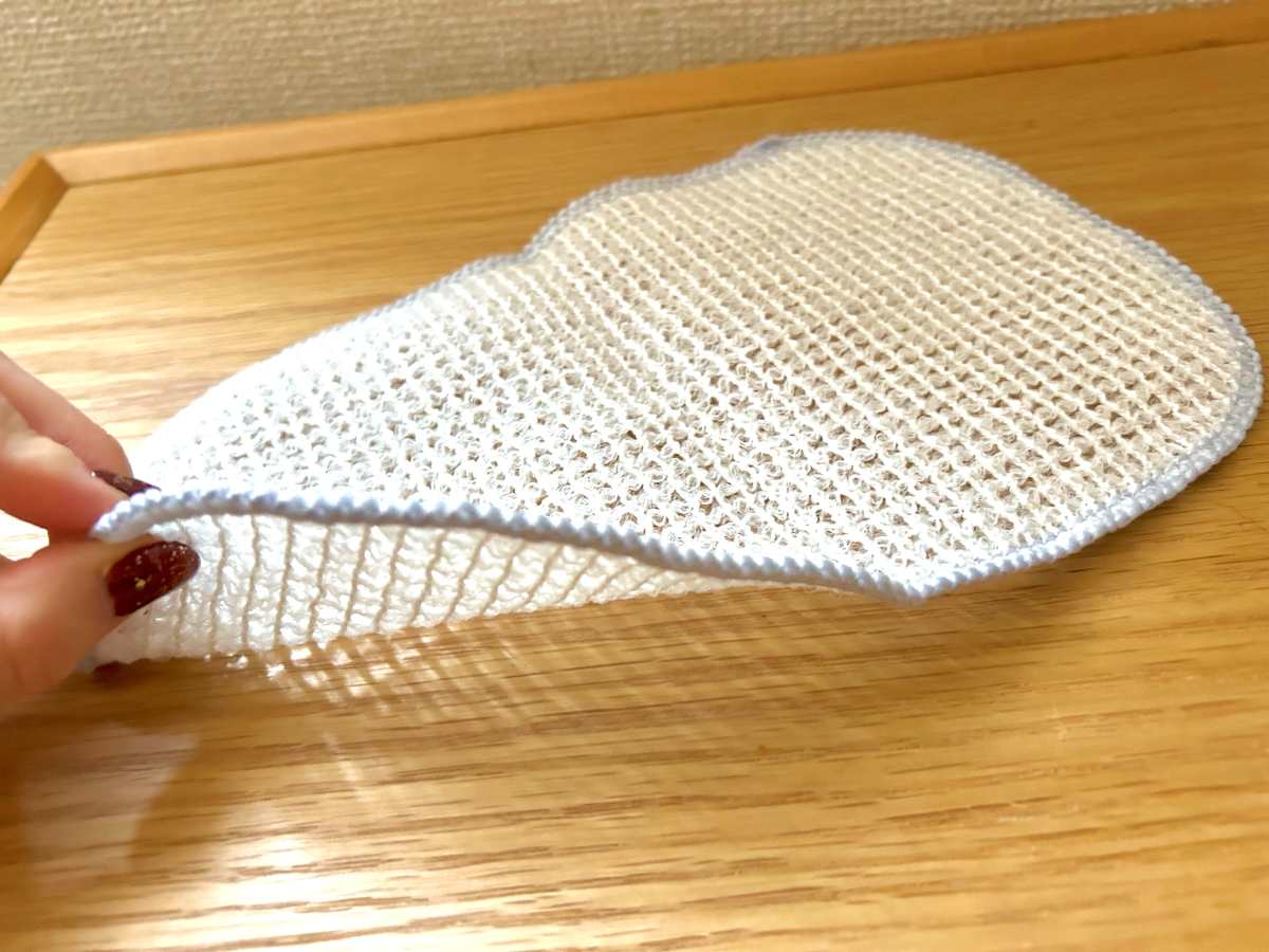 「これがスポンジ!?」セリア「メッシュスポンジ」が薄いのに洗いやすいと話題
