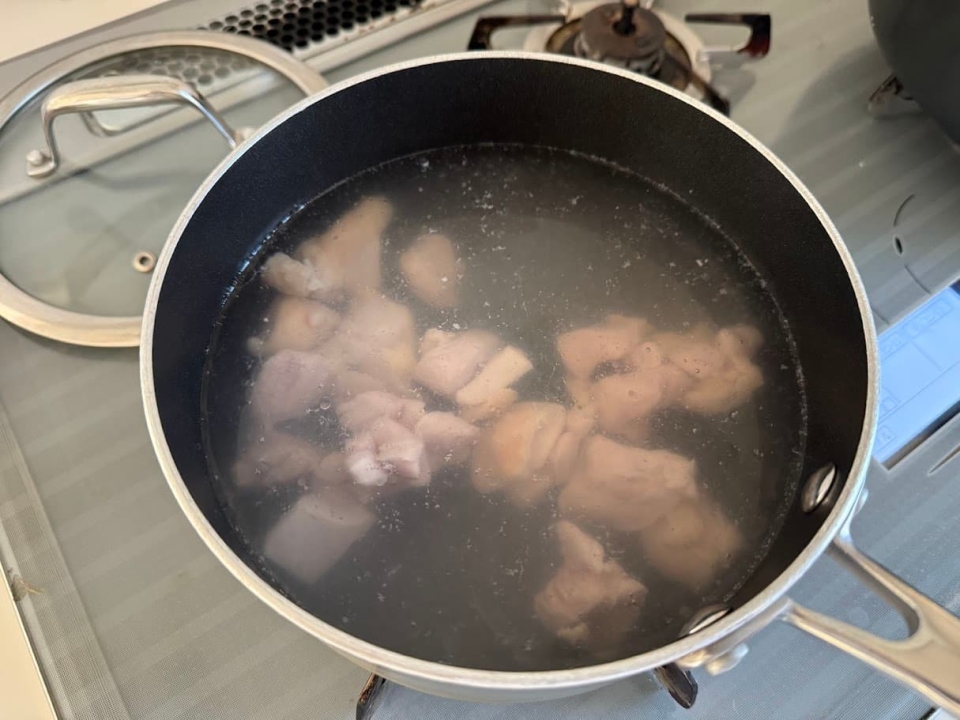 鶏肉を入れる