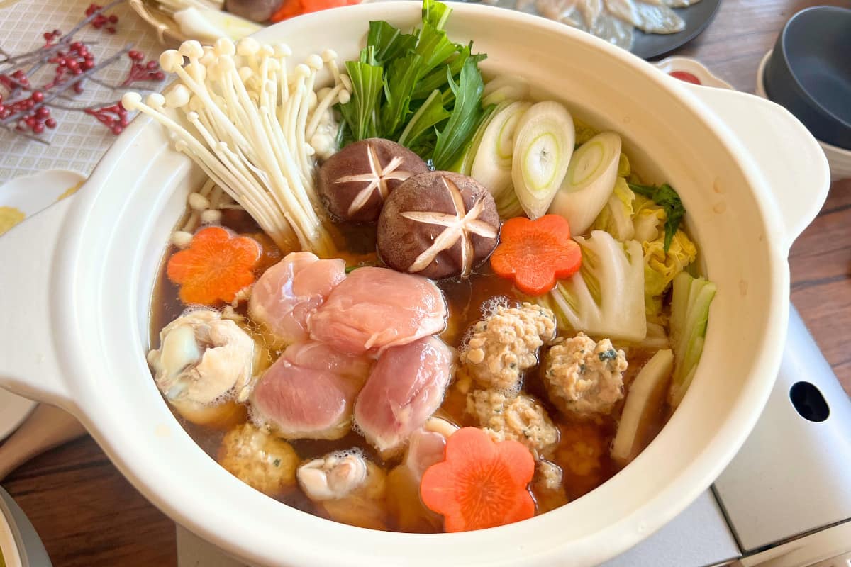 「鶏肉ってこんなに甘いの?」和歌山“みかんどり”の贅沢鍋が、常識を覆すおいしさ!