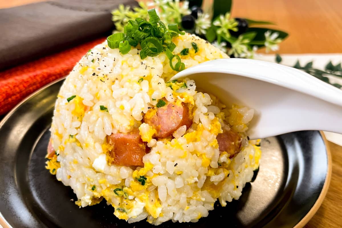 パパッとかんたん！レンチンで作れる「爆速チャーハン」